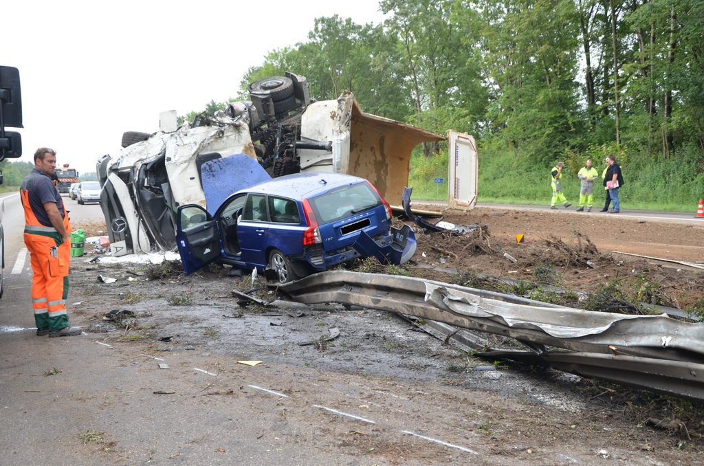 LKW umgestuerzt A 1 Rich Saarbruecken P076.JPG